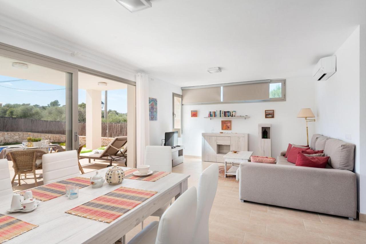 Garlanda 1 Villa Cala Llombards