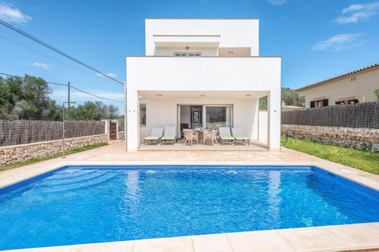Garlanda 1 Villa Cala Llombards