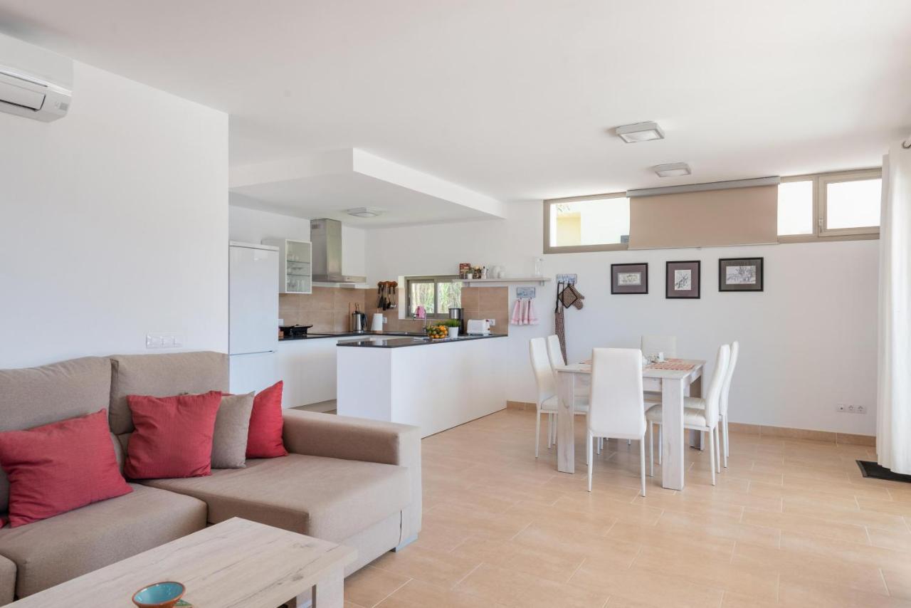 Garlanda 1 Villa Cala Llombards